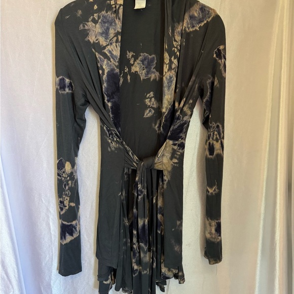 Daytrip Other - Daytrip Gray and Blue Tie-Dye Women's Kimono